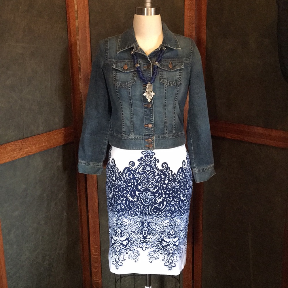 Paisley Lane Bryant Pencil Skirt. NWT Navy White